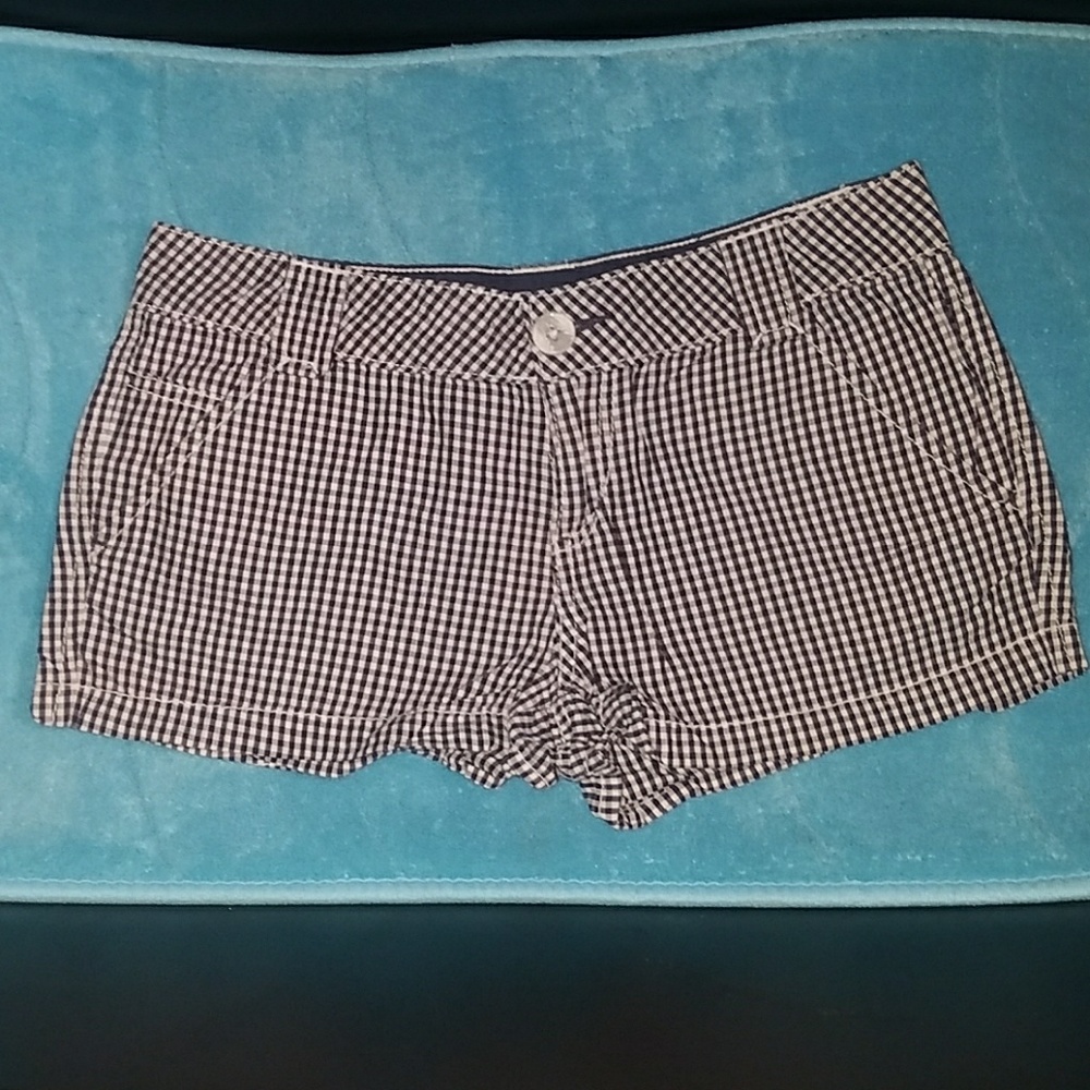 ⚘3/$15⚘ White & Blue Checkered Shorts - Picture 2 of 3